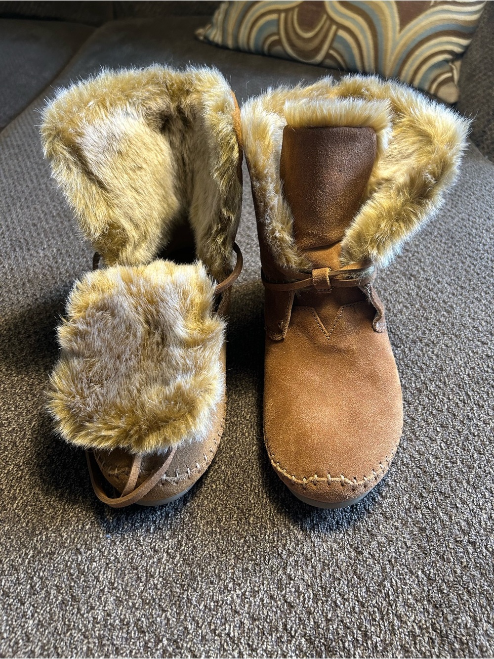 Toms suede slipper shoe size 8